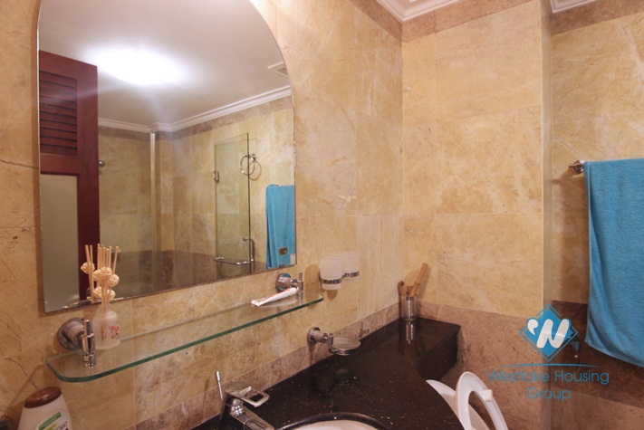 Lake view apartment for rent on Tran Vu, Truc Bach, Ba Dinh